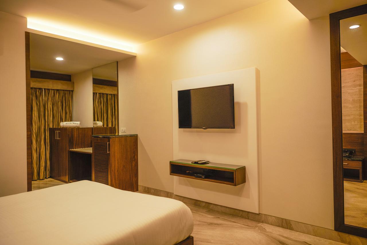 Hôtel The Atithi Niwas à Indore Extérieur photo