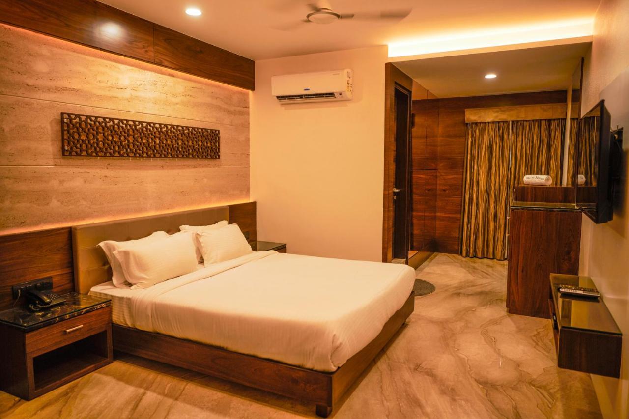 Hôtel The Atithi Niwas à Indore Extérieur photo