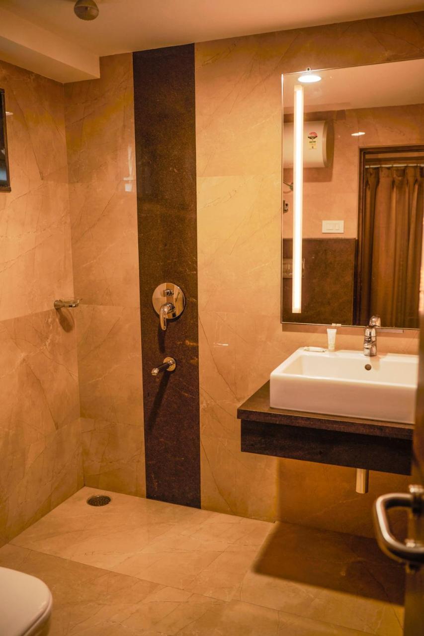Hôtel The Atithi Niwas à Indore Extérieur photo