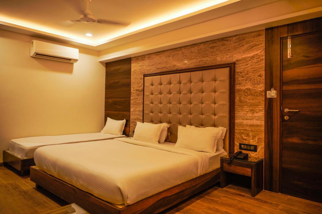 Hôtel The Atithi Niwas à Indore Extérieur photo