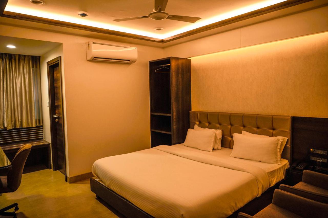 Hôtel The Atithi Niwas à Indore Extérieur photo
