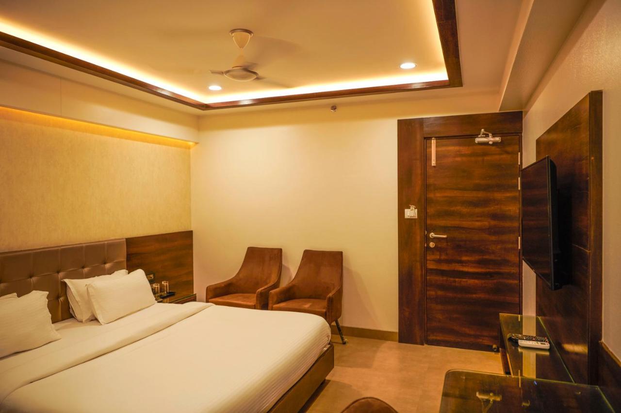 Hôtel The Atithi Niwas à Indore Extérieur photo