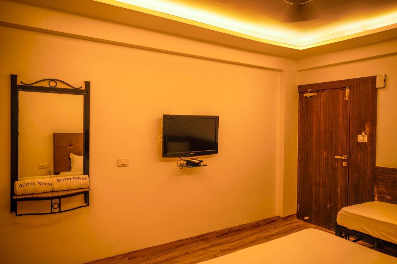 Hôtel The Atithi Niwas à Indore Extérieur photo