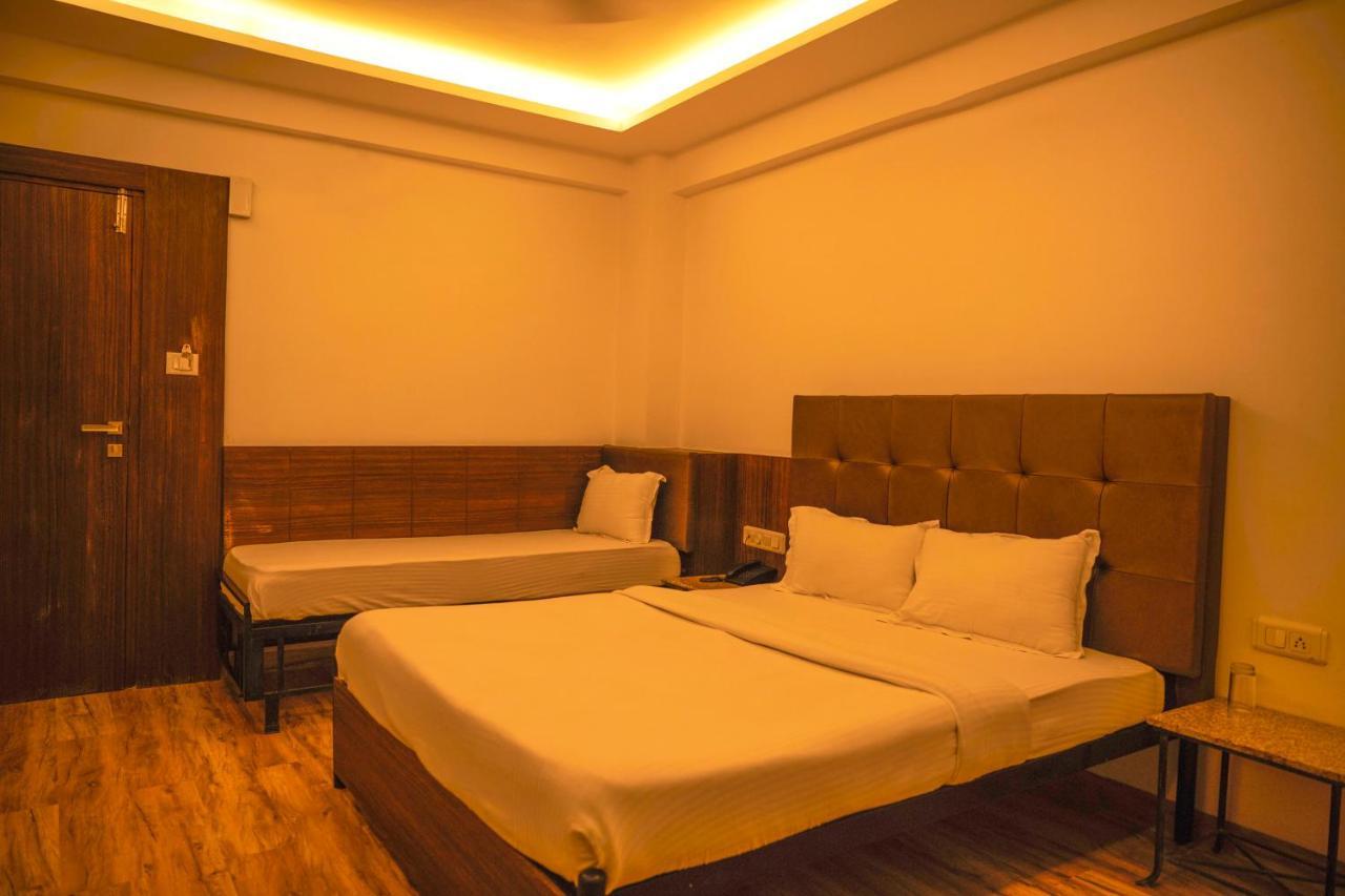 Hôtel The Atithi Niwas à Indore Extérieur photo